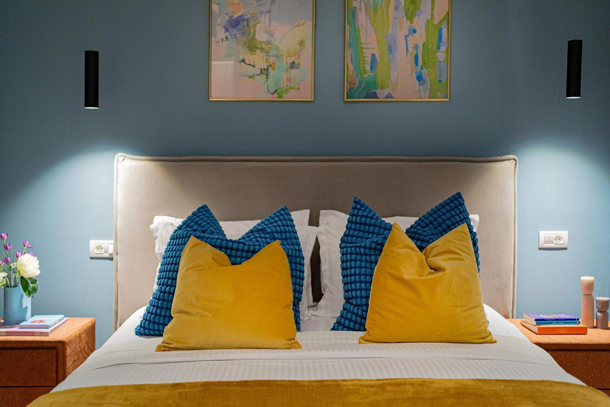 Celestial Azure - Tranquil 1Br In Piata Universitatii Boekarest Buitenkant foto